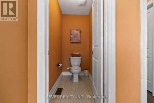74 Mount Crescent, Essa, ON - Indoor Photo Showing Bathroom