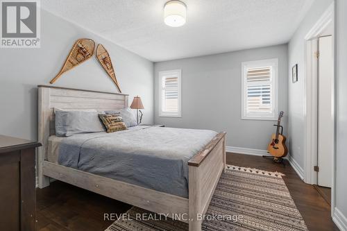 74 Mount Crescent, Essa, ON - Indoor Photo Showing Bedroom