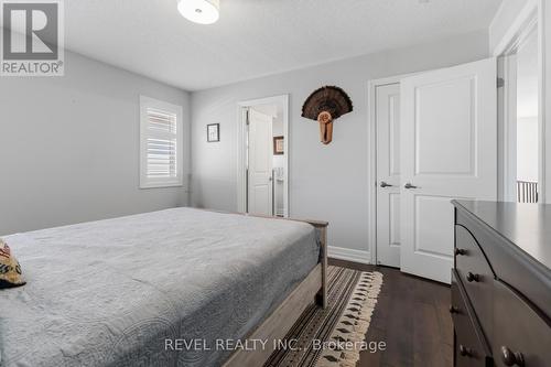 74 Mount Crescent, Essa, ON - Indoor Photo Showing Bedroom