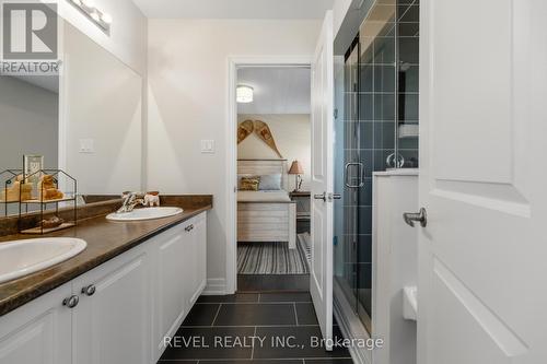 74 Mount Crescent, Essa, ON - Indoor Photo Showing Bathroom