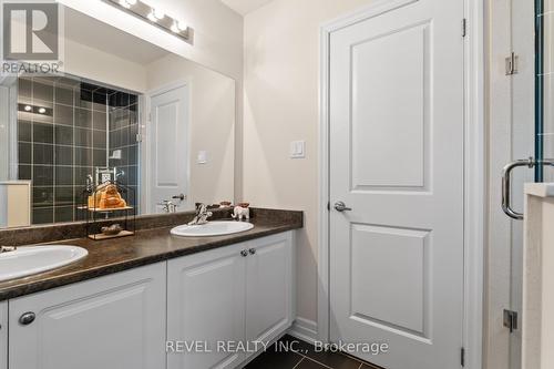 74 Mount Crescent, Essa, ON - Indoor Photo Showing Bathroom