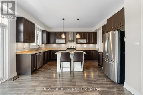 74 Mount Crescent, Essa, ON - Indoor Photo Showing Kitchen With Upgraded Kitchen