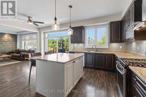 74 Mount Crescent, Essa, ON - Indoor Photo Showing Kitchen With Upgraded Kitchen
