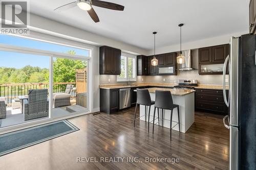74 Mount Crescent, Essa, ON - Indoor Photo Showing Kitchen With Upgraded Kitchen