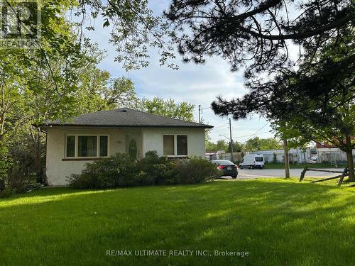 1076 Dixie Road, Mississauga, ON - Outdoor