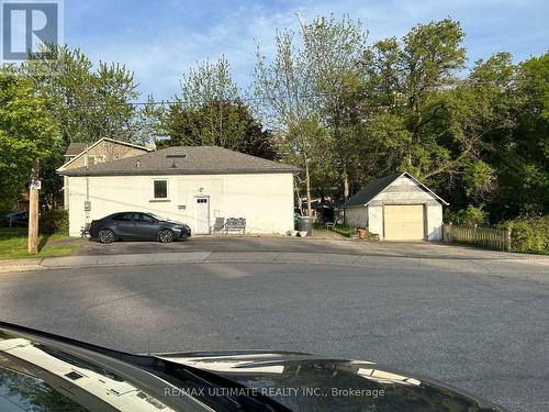 1076 Dixie Road, Mississauga, ON - Outdoor