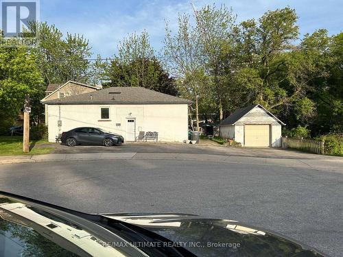 1076 Dixie Road, Mississauga, ON - Outdoor