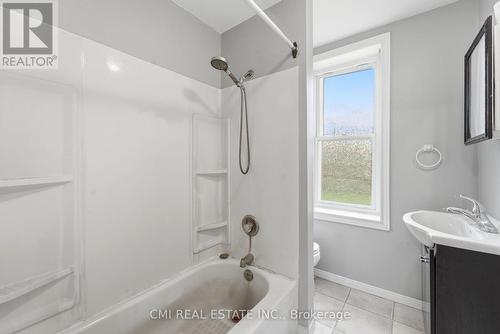 73 River Road, Arnprior, ON - Indoor Photo Showing Bathroom