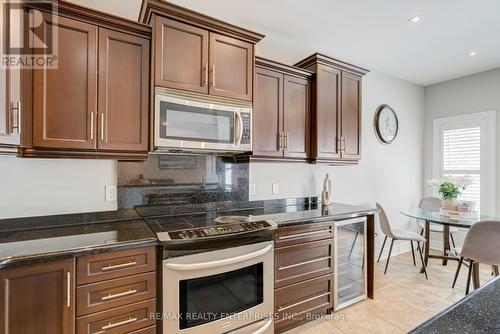 444 Dicenzo Drive, Hamilton, ON - Indoor Photo Showing Kitchen