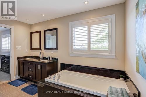 444 Dicenzo Drive, Hamilton, ON - Indoor Photo Showing Bathroom