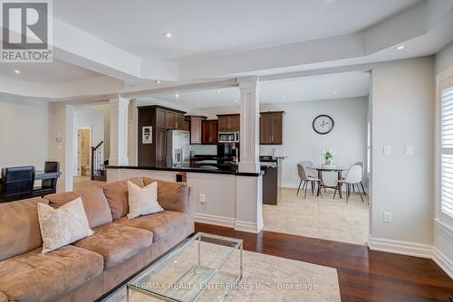 444 Dicenzo Drive, Hamilton, ON - Indoor Photo Showing Living Room