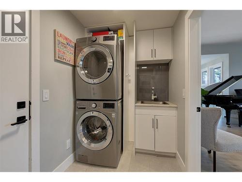 3953 Beachview Drive, West Kelowna, BC - Indoor Photo Showing Laundry Room