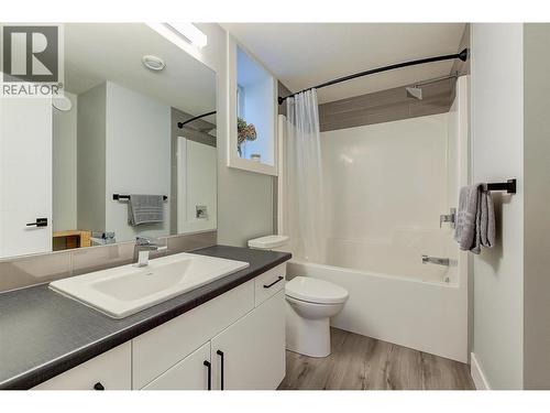 3953 Beachview Drive, West Kelowna, BC - Indoor Photo Showing Bathroom
