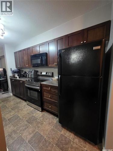 202 308 Petterson Drive, Estevan, SK - Indoor Photo Showing Kitchen