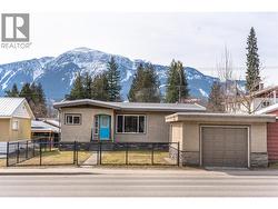 819 Victoria Road W Revelstoke, BC V0E 2S0