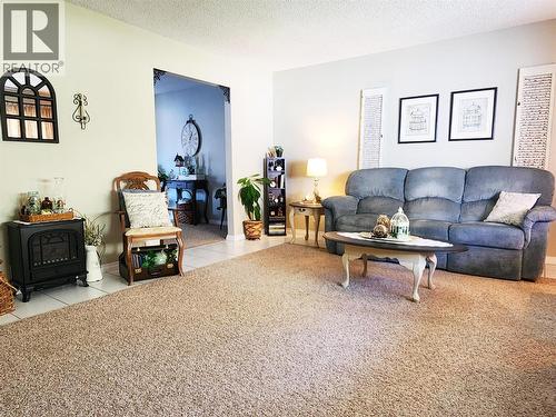Living Room of 275 10th Avenue, Montrose BC - 275 10Th Avenue, Montrose, BC - Indoor Photo Showing Living Room