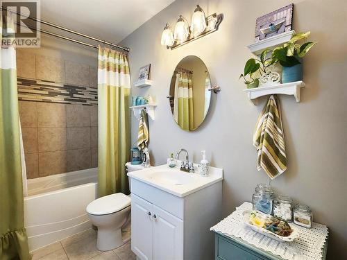 Upstairs Bathroom of 275 10th Avenue, Montrose BC - 275 10Th Avenue, Montrose, BC - Indoor Photo Showing Bathroom