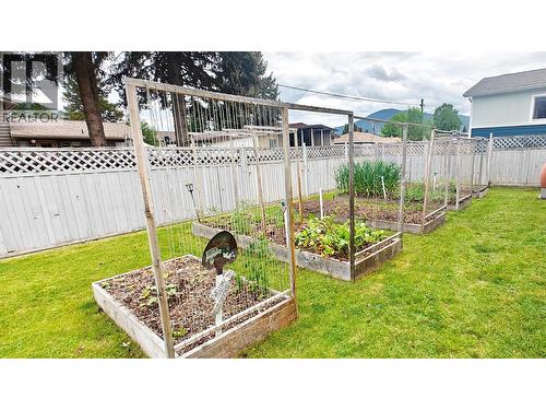 Backyard of 275 10th Avenue, Montrose BC - 275 10Th Avenue, Montrose, BC - Outdoor
