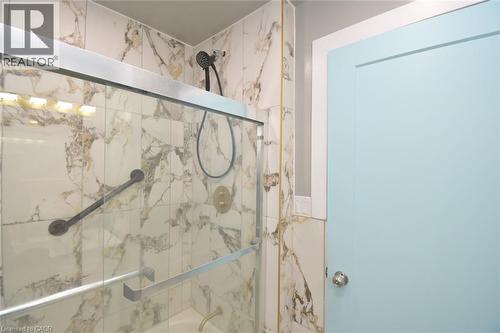 371 Fairfield Avenue, Hamilton, ON - Indoor Photo Showing Bathroom