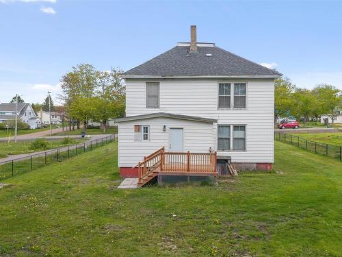 15 Mcdougal Street, Springhill, NS 