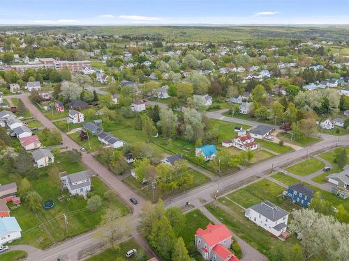 15 Mcdougal Street, Springhill, NS 