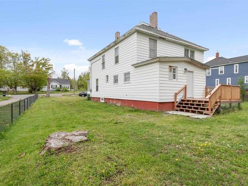 15 Mcdougal Street, Springhill, NS 