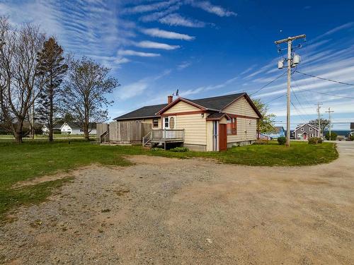 8370 Highway 1, Meteghan, NS 