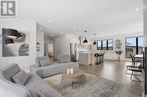 225 Nature Street, Casselman, ON - Indoor Photo Showing Living Room