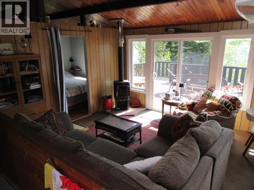 4384 Birch Lake Dump Road, Bridge Lake, BC - Indoor Photo Showing Living Room