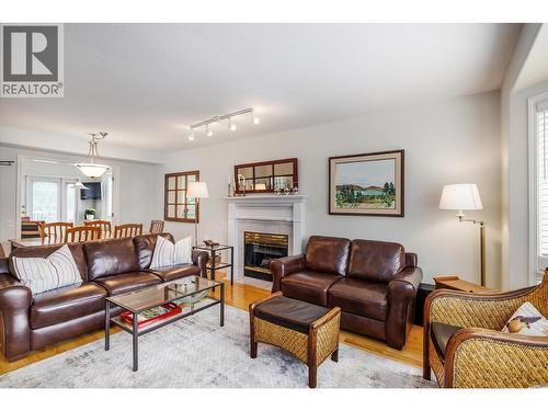 980 Dilworth Drive Unit# 3, Kelowna, BC - Indoor Photo Showing Living Room With Fireplace