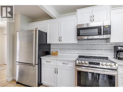 980 Dilworth Drive Unit# 3, Kelowna, BC - Indoor Photo Showing Kitchen With Stainless Steel Kitchen