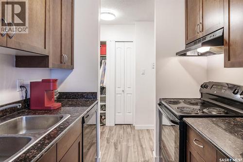 106 1013 Lansdowne Avenue, Saskatoon, SK - Indoor Photo Showing Kitchen