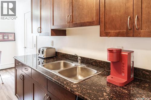 106 1013 Lansdowne Avenue, Saskatoon, SK - Indoor Photo Showing Kitchen With Double Sink