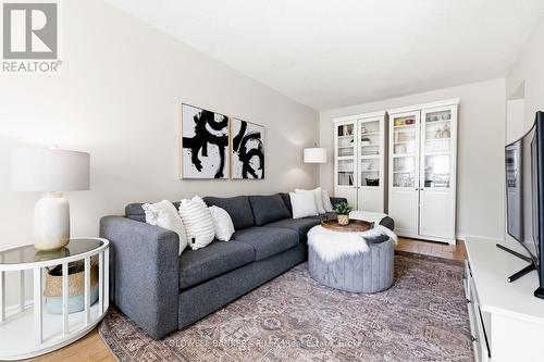 12 - 811 Wilson Road N, Oshawa (Pinecrest), ON - Indoor Photo Showing Living Room