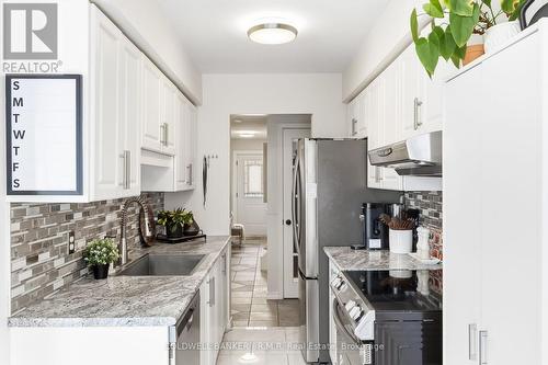 12 - 811 Wilson Road N, Oshawa (Pinecrest), ON - Indoor Photo Showing Kitchen