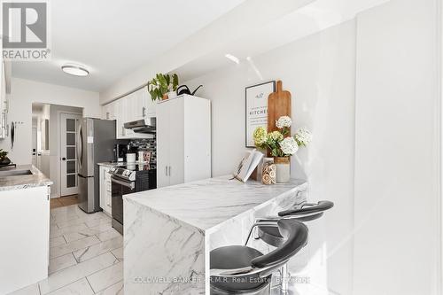 12 - 811 Wilson Road N, Oshawa (Pinecrest), ON - Indoor Photo Showing Kitchen