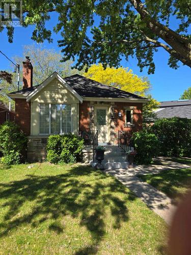 22 AIRLEY CRESCENT  Toronto, ON M4K 4H6