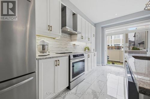 139 Switch Grass Crescent, Ottawa, ON - Indoor Photo Showing Kitchen With Stainless Steel Kitchen With Upgraded Kitchen