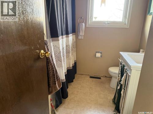 503 Cook Crescent, La Ronge, SK - Indoor Photo Showing Bathroom
