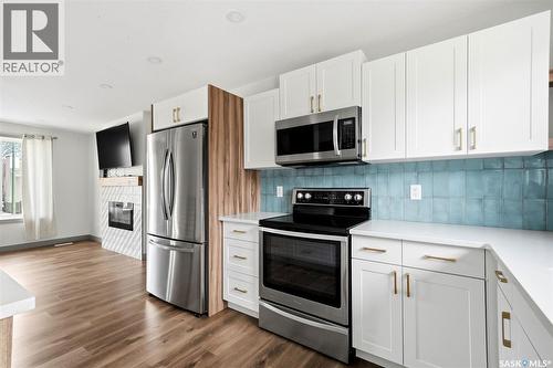 306 Howe Place, Regina, SK - Indoor Photo Showing Kitchen