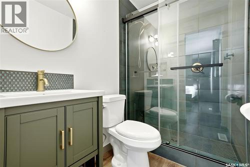 306 Howe Place, Regina, SK - Indoor Photo Showing Bathroom
