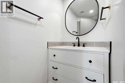 306 Howe Place, Regina, SK - Indoor Photo Showing Bathroom