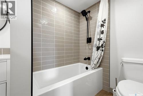306 Howe Place, Regina, SK - Indoor Photo Showing Bathroom
