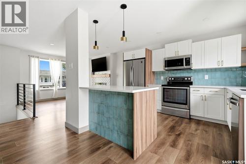306 Howe Place, Regina, SK - Indoor Photo Showing Kitchen