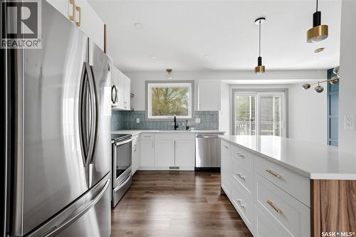 306 Howe Place, Regina, SK - Indoor Photo Showing Kitchen With Upgraded Kitchen