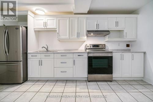 196 Meadows Boulevard, Mississauga, ON - Indoor Photo Showing Kitchen