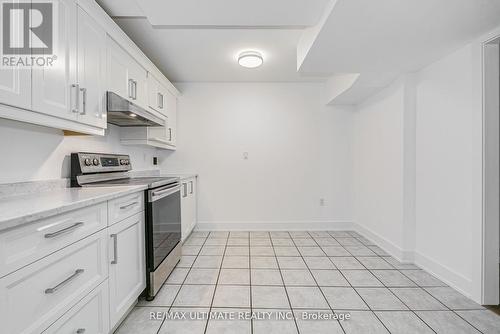 196 Meadows Boulevard, Mississauga, ON - Indoor Photo Showing Kitchen