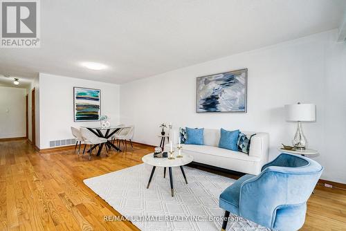 196 Meadows Boulevard, Mississauga, ON - Indoor Photo Showing Living Room