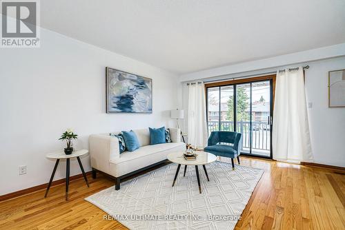 196 Meadows Boulevard, Mississauga, ON - Indoor Photo Showing Living Room