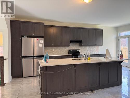 18 Dolucci Crescent E, Brampton, ON - Indoor Photo Showing Kitchen